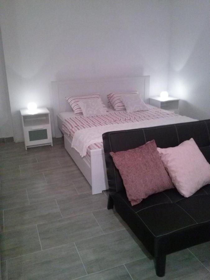 Apartments By The Sea Martinscica, Cres - 14334 Bagian luar foto